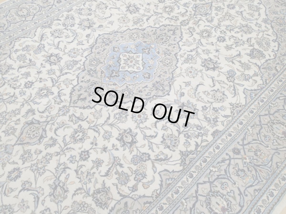 画像9: 美品 ペルシャ 絨毯 カシャーン 縦3m 6㎡ 6帖 リビング ダイニング 3人掛けソファ コーナーソファ 大判 サイズ 296 x 202 cm No.113 肉厚 ウール 天然 手織り トライバル ラグ 敷物 マット カーペット 生成り グレー 水色 メダリオン ヴィンテージ ビンテージ a-113-296202s055-517 (9)