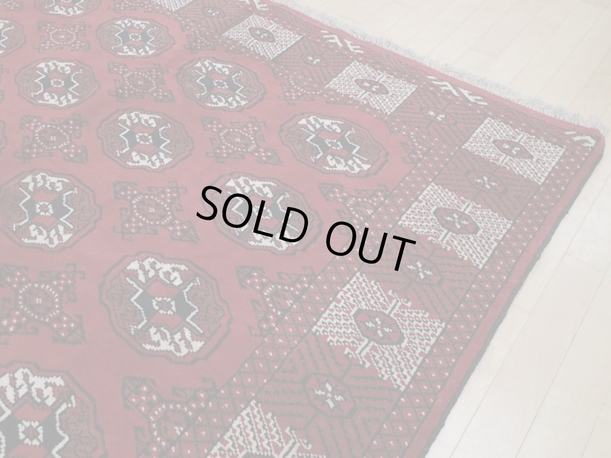 画像9: 新品 ペルシャ 絨毯 トルクメン 縦3m 6㎡ 6帖 リビング ダイニング 3人掛けソファ サイズ 295 x 196 cm No.A127 天然 肉厚 ウール 手織り ハンドメイド トライバル ラグ マット カーペット 赤 幾何学模様 民族柄 (9)