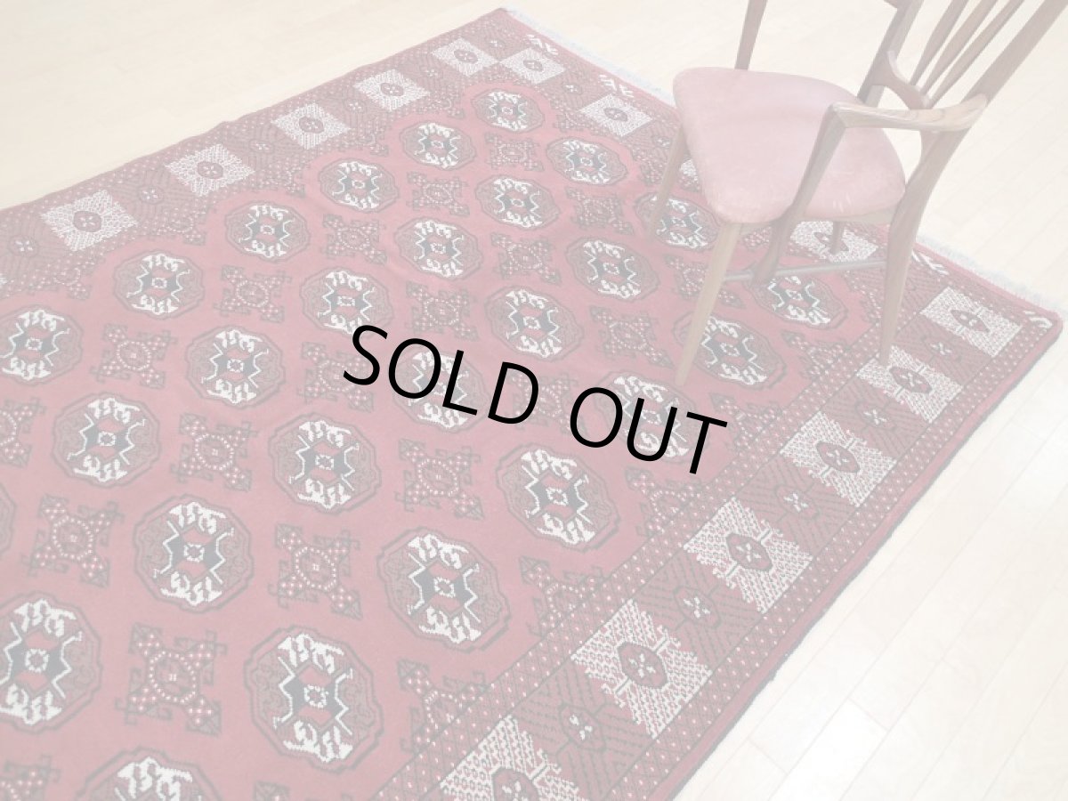 画像8: 新品 ペルシャ 絨毯 トルクメン 縦3m 6㎡ 6帖 リビング ダイニング 3人掛けソファ サイズ 295 x 196 cm No.A127 天然 肉厚 ウール 手織り ハンドメイド トライバル ラグ マット カーペット 赤 幾何学模様 民族柄 (8)