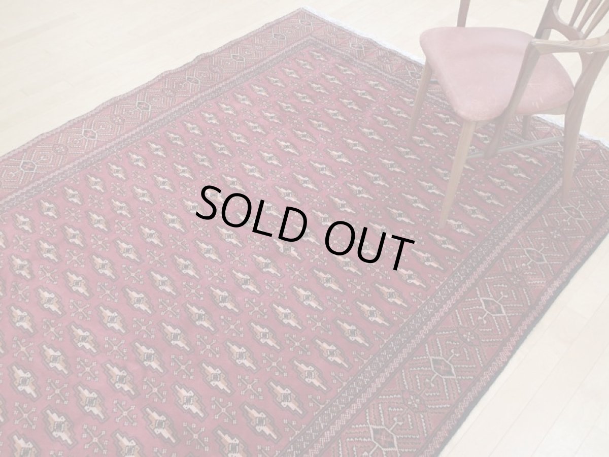 画像8: 良品 ペルシャ 絨毯 トルクメン 縦3m 5.6㎡ 6帖 リビング ダイニング 3人掛けソファ サイズ 297 x 187 cm A190 天然 肉厚 ウール 手織り ハンドメイド トライバル ラグ マット カーペット 赤茶 エンジ  幾何学模様 民族柄 (8)