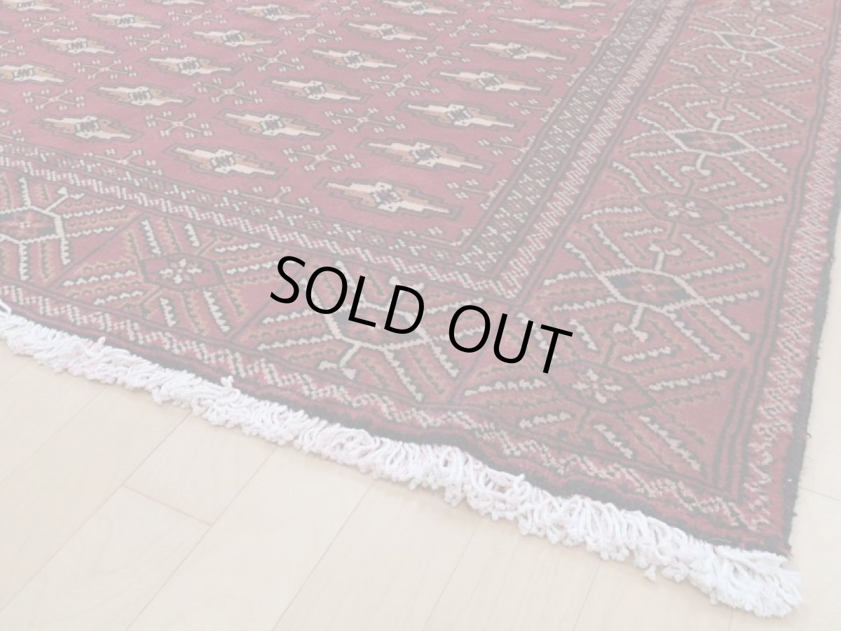 画像11: 良品 ペルシャ 絨毯 トルクメン 縦3m 5.6㎡ 6帖 リビング ダイニング 3人掛けソファ サイズ 297 x 187 cm A190 天然 肉厚 ウール 手織り ハンドメイド トライバル ラグ マット カーペット 赤茶 エンジ  幾何学模様 民族柄 (11)