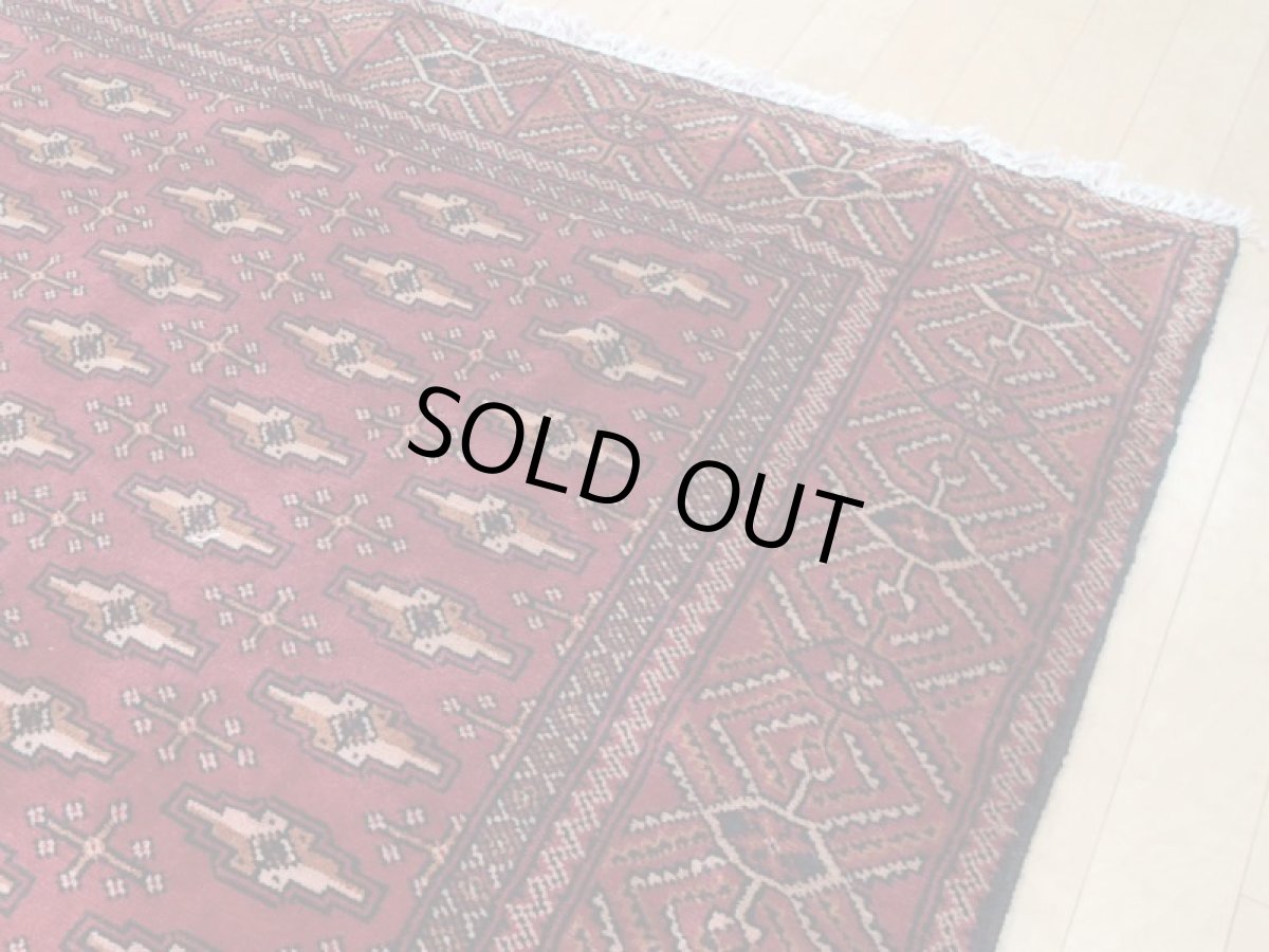 画像9: 良品 ペルシャ 絨毯 トルクメン 縦3m 5.6㎡ 6帖 リビング ダイニング 3人掛けソファ サイズ 297 x 187 cm A190 天然 肉厚 ウール 手織り ハンドメイド トライバル ラグ マット カーペット 赤茶 エンジ  幾何学模様 民族柄 (9)