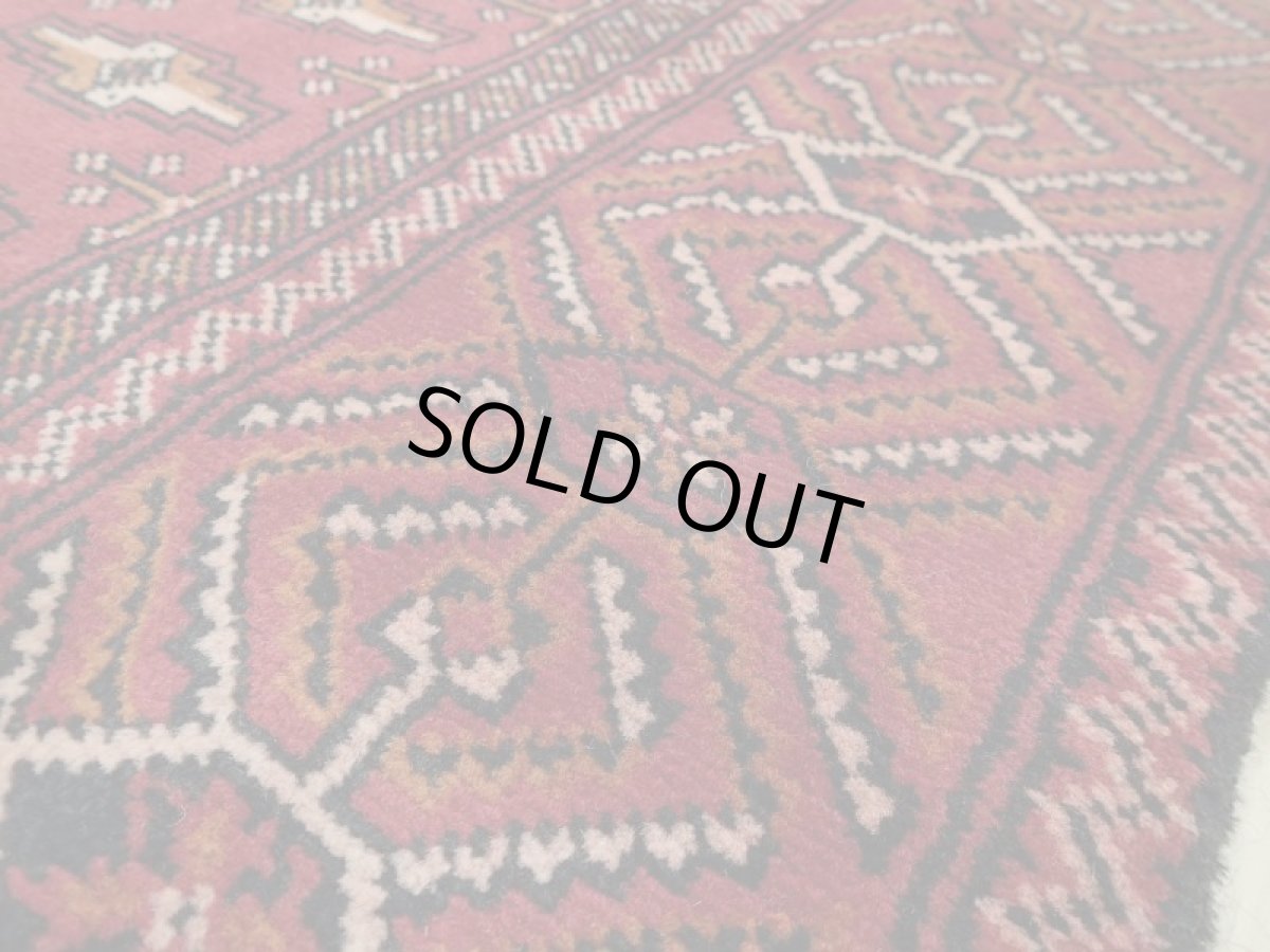 画像13: 良品 ペルシャ 絨毯 トルクメン 縦3m 5.6㎡ 6帖 リビング ダイニング 3人掛けソファ サイズ 297 x 187 cm A190 天然 肉厚 ウール 手織り ハンドメイド トライバル ラグ マット カーペット 赤茶 エンジ  幾何学模様 民族柄 (13)