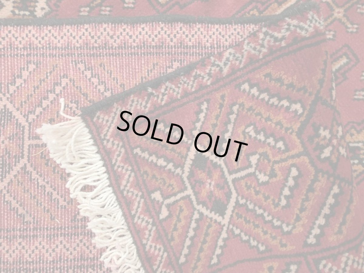 画像15: 良品 ペルシャ 絨毯 トルクメン 縦3m 5.6㎡ 6帖 リビング ダイニング 3人掛けソファ サイズ 297 x 187 cm A190 天然 肉厚 ウール 手織り ハンドメイド トライバル ラグ マット カーペット 赤茶 エンジ  幾何学模様 民族柄 (15)