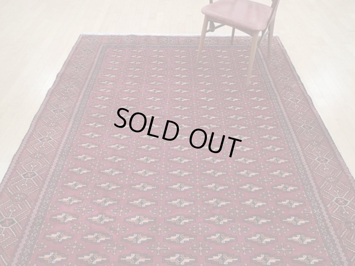 画像5: 良品 ペルシャ 絨毯 トルクメン 縦3m 5.6㎡ 6帖 リビング ダイニング 3人掛けソファ サイズ 297 x 187 cm A190 天然 肉厚 ウール 手織り ハンドメイド トライバル ラグ マット カーペット 赤茶 エンジ  幾何学模様 民族柄 (5)