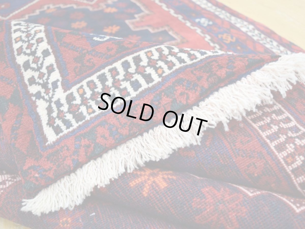 画像12: 良品 ペルシャ 絨毯 シールジャーン 縦2.4m 4.6㎡ 3帖 リビング ダイニング 3人掛けソファ サイズ 242 x 188 cm E141 天然 ウール 手織り ハンドメイド トライバル ラグ 部族絨毯 マット カーペット 花柄 幾何学模様 民族柄 ギャッベ(ギャベ)をお探しの方にもお勧めです b-E141-240188h094 (12)