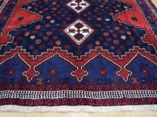 画像6: 良品 ペルシャ 絨毯 シールジャーン 縦2.4m 4.6㎡ 3帖 リビング ダイニング 3人掛けソファ サイズ 242 x 188 cm E141 天然 ウール 手織り ハンドメイド トライバル ラグ 部族絨毯 マット カーペット 花柄 幾何学模様 民族柄 ギャッベ(ギャベ)をお探しの方にもお勧めです b-E141-240188h094 (6)