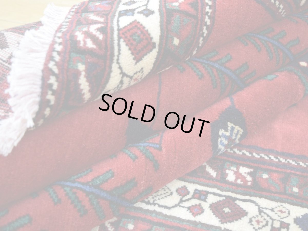 画像16: 良品 ペルシャ 絨毯 シールジャーン 縦2.5m 4㎡ 3帖 リビング ダイニング 3人掛けソファ サイズ 246 x 160 cm E126 天然 ウール 手織り ハンドメイド トライバル ラグ 部族絨毯 マット カーペット 赤 ゴルダニ柄 幾何学模様 民族柄 ギャッベ(ギャベ)をお探しの方にもお勧めです b-E126-246160h094 (16)