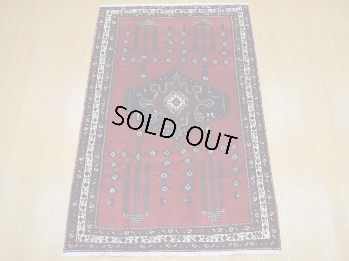 画像4: 良品 ペルシャ 絨毯 シールジャーン 縦2.5m 4㎡ 3帖 リビング ダイニング 3人掛けソファ サイズ 246 x 160 cm E126 天然 ウール 手織り ハンドメイド トライバル ラグ 部族絨毯 マット カーペット 赤 ゴルダニ柄 幾何学模様 民族柄 ギャッベ(ギャベ)をお探しの方にもお勧めです b-E126-246160h094 (4)