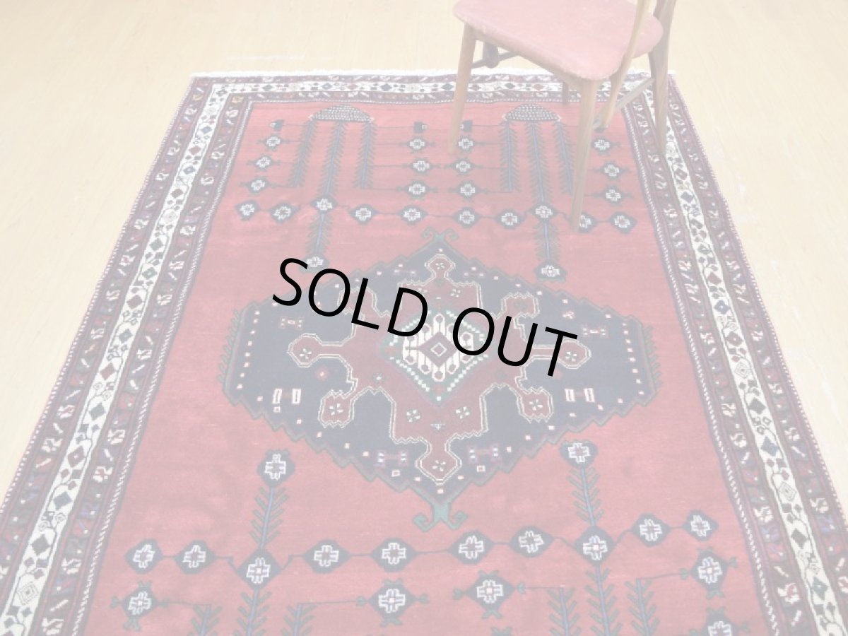 画像5: 良品 ペルシャ 絨毯 シールジャーン 縦2.5m 4㎡ 3帖 リビング ダイニング 3人掛けソファ サイズ 246 x 160 cm E126 天然 ウール 手織り ハンドメイド トライバル ラグ 部族絨毯 マット カーペット 赤 ゴルダニ柄 幾何学模様 民族柄 ギャッベ(ギャベ)をお探しの方にもお勧めです b-E126-246160h094 (5)