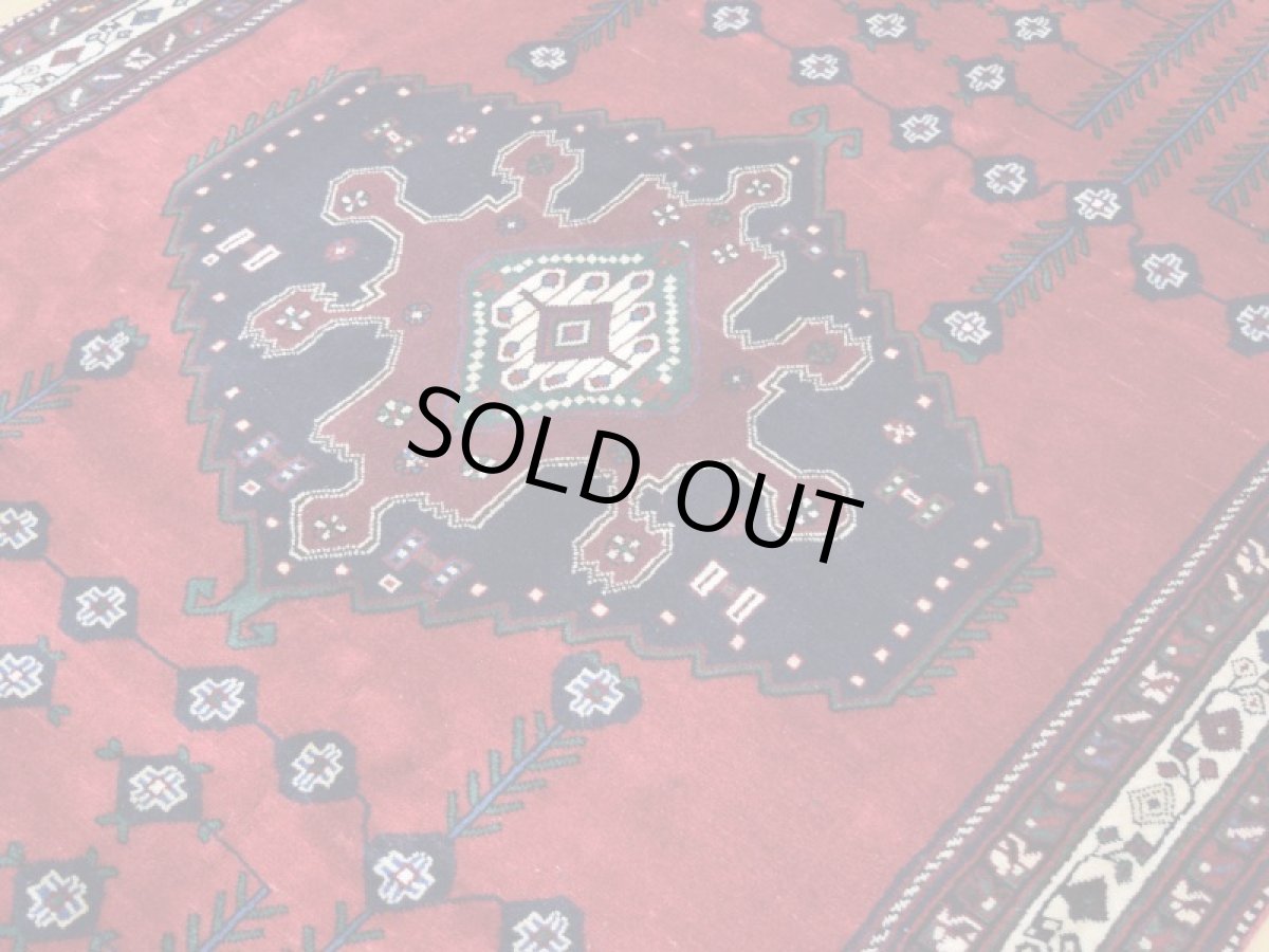 画像10: 良品 ペルシャ 絨毯 シールジャーン 縦2.5m 4㎡ 3帖 リビング ダイニング 3人掛けソファ サイズ 246 x 160 cm E126 天然 ウール 手織り ハンドメイド トライバル ラグ 部族絨毯 マット カーペット 赤 ゴルダニ柄 幾何学模様 民族柄 ギャッベ(ギャベ)をお探しの方にもお勧めです b-E126-246160h094 (10)