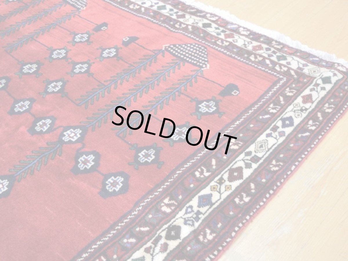 画像9: 良品 ペルシャ 絨毯 シールジャーン 縦2.5m 4㎡ 3帖 リビング ダイニング 3人掛けソファ サイズ 246 x 160 cm E126 天然 ウール 手織り ハンドメイド トライバル ラグ 部族絨毯 マット カーペット 赤 ゴルダニ柄 幾何学模様 民族柄 ギャッベ(ギャベ)をお探しの方にもお勧めです b-E126-246160h094 (9)