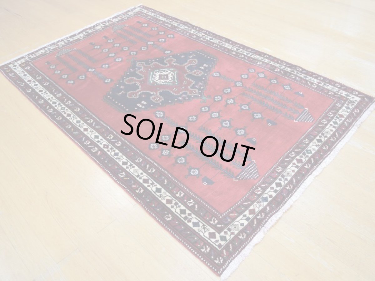 画像7: 良品 ペルシャ 絨毯 シールジャーン 縦2.5m 4㎡ 3帖 リビング ダイニング 3人掛けソファ サイズ 246 x 160 cm E126 天然 ウール 手織り ハンドメイド トライバル ラグ 部族絨毯 マット カーペット 赤 ゴルダニ柄 幾何学模様 民族柄 ギャッベ(ギャベ)をお探しの方にもお勧めです b-E126-246160h094 (7)