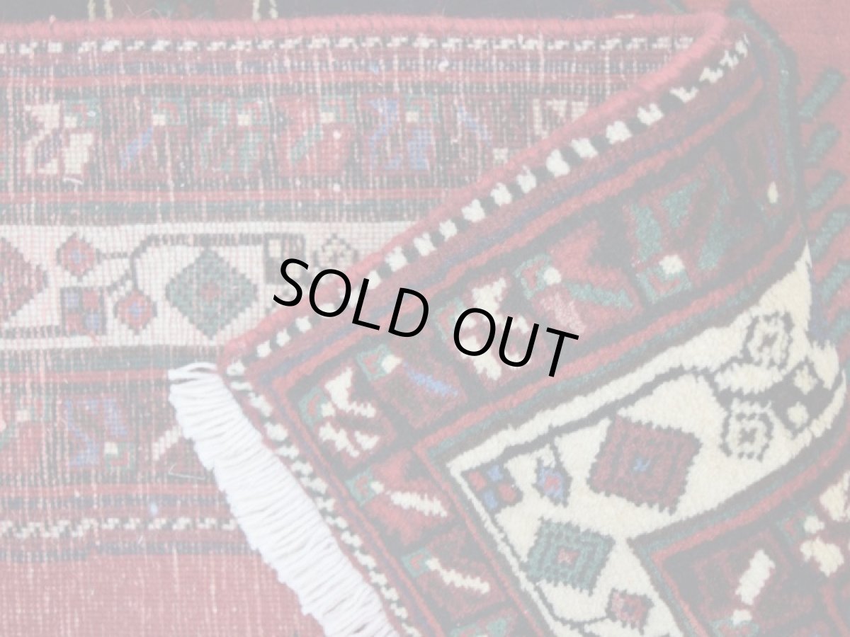 画像15: 良品 ペルシャ 絨毯 シールジャーン 縦2.5m 4㎡ 3帖 リビング ダイニング 3人掛けソファ サイズ 246 x 160 cm E126 天然 ウール 手織り ハンドメイド トライバル ラグ 部族絨毯 マット カーペット 赤 ゴルダニ柄 幾何学模様 民族柄 ギャッベ(ギャベ)をお探しの方にもお勧めです b-E126-246160h094 (15)