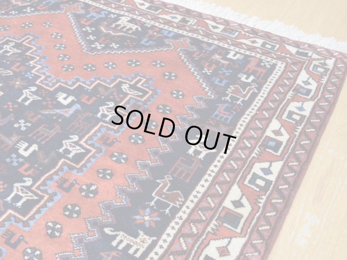 画像9: 新品 ペルシャ 絨毯 シールジャーン 縦2.1m 3.3㎡ 3帖 リビング ダイニング 2人掛けソファ サイズ 208 x 157 cm E143 天然 ウール 手織り ハンドメイド トライバル ラグ 部族絨毯 マット カーペット 遊牧民のモチーフ 動物 鳥 模様 民族柄 ギャッベ(ギャベ)をお探しの方にもお勧めです (9)