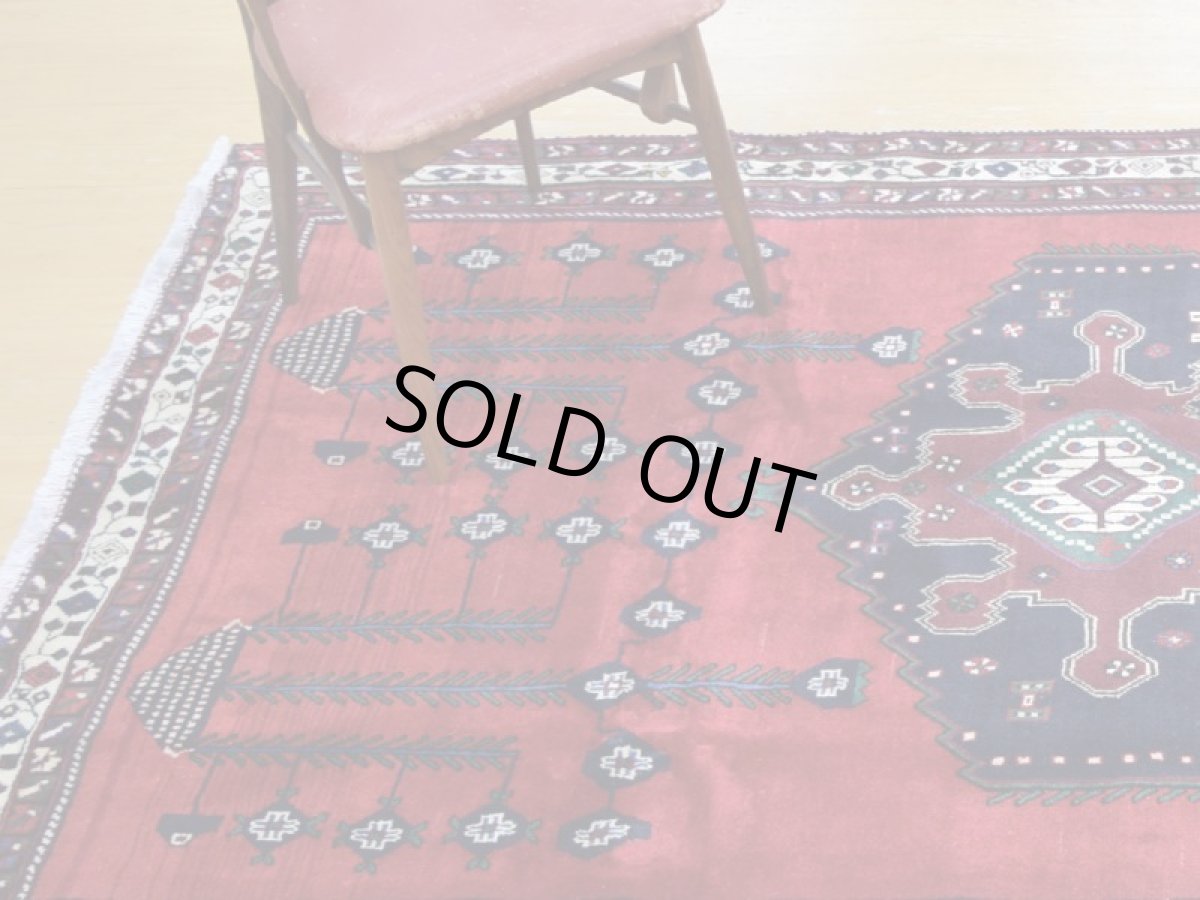 画像2: 良品 ペルシャ 絨毯 シールジャーン 縦2.5m 4㎡ 3帖 リビング ダイニング 3人掛けソファ サイズ 246 x 160 cm E126 天然 ウール 手織り ハンドメイド トライバル ラグ 部族絨毯 マット カーペット 赤 ゴルダニ柄 幾何学模様 民族柄 ギャッベ(ギャベ)をお探しの方にもお勧めです b-E126-246160h094 (2)