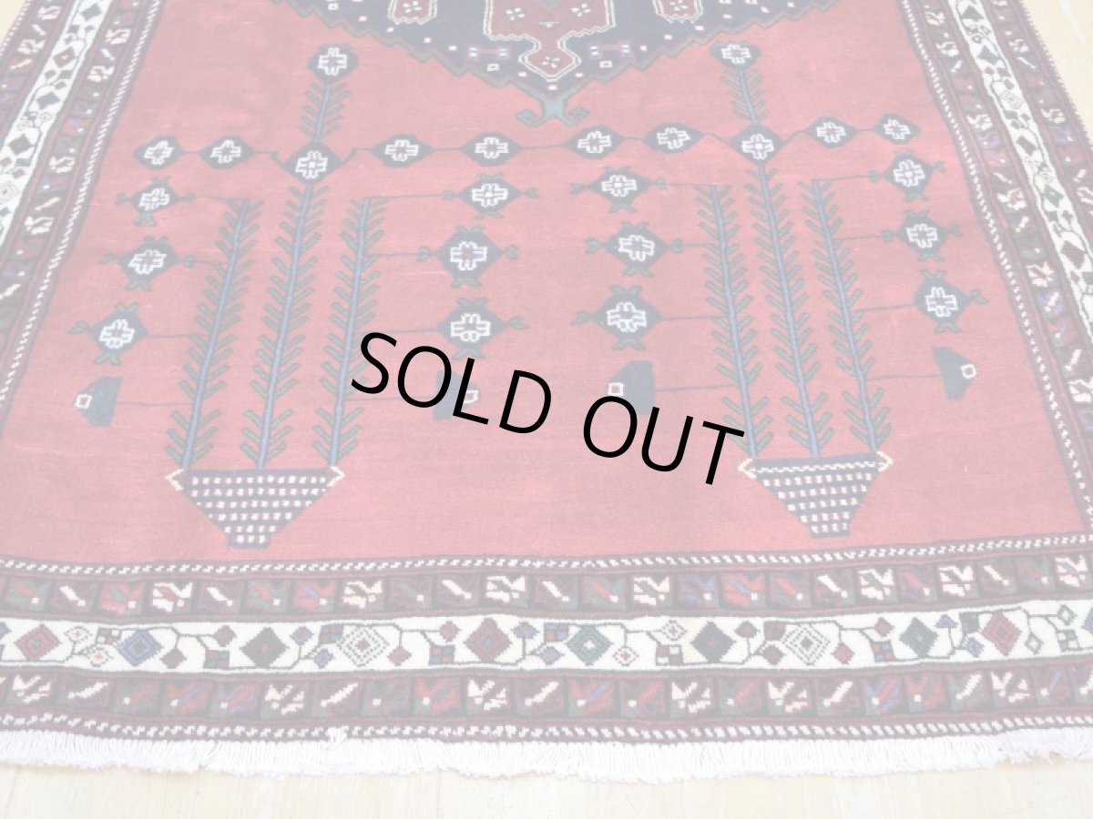 画像6: 良品 ペルシャ 絨毯 シールジャーン 縦2.5m 4㎡ 3帖 リビング ダイニング 3人掛けソファ サイズ 246 x 160 cm E126 天然 ウール 手織り ハンドメイド トライバル ラグ 部族絨毯 マット カーペット 赤 ゴルダニ柄 幾何学模様 民族柄 ギャッベ(ギャベ)をお探しの方にもお勧めです b-E126-246160h094 (6)