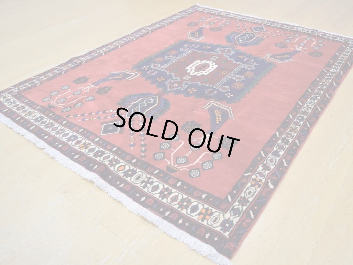 画像7: 美品 ペルシャ 絨毯 シールジャーン 縦2.1m 3.3㎡ 3帖 リビング ダイニング 2〜3人掛けソファ サイズ 210 x 158 cm E103 天然 ウール 手織り ハンドメイド トライバル ラグ 部族絨毯 マット カーペット 赤 民族柄 ギャッベ(ギャベ)をお探しの方にもお勧めです a-E103-210158h034 (7)