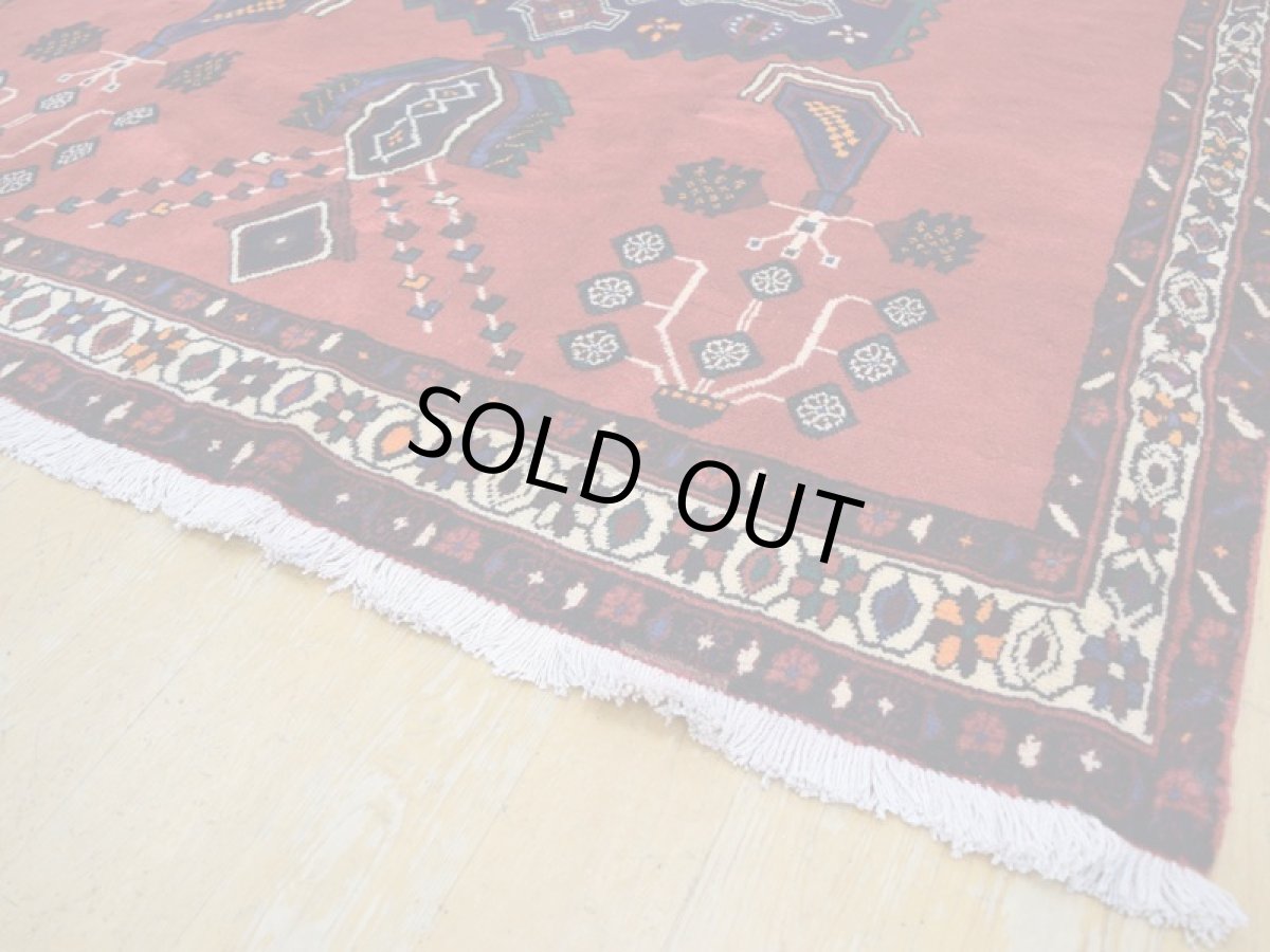 画像11: 美品 ペルシャ 絨毯 シールジャーン 縦2.1m 3.3㎡ 3帖 リビング ダイニング 2〜3人掛けソファ サイズ 210 x 158 cm E103 天然 ウール 手織り ハンドメイド トライバル ラグ 部族絨毯 マット カーペット 赤 民族柄 ギャッベ(ギャベ)をお探しの方にもお勧めです a-E103-210158h034 (11)