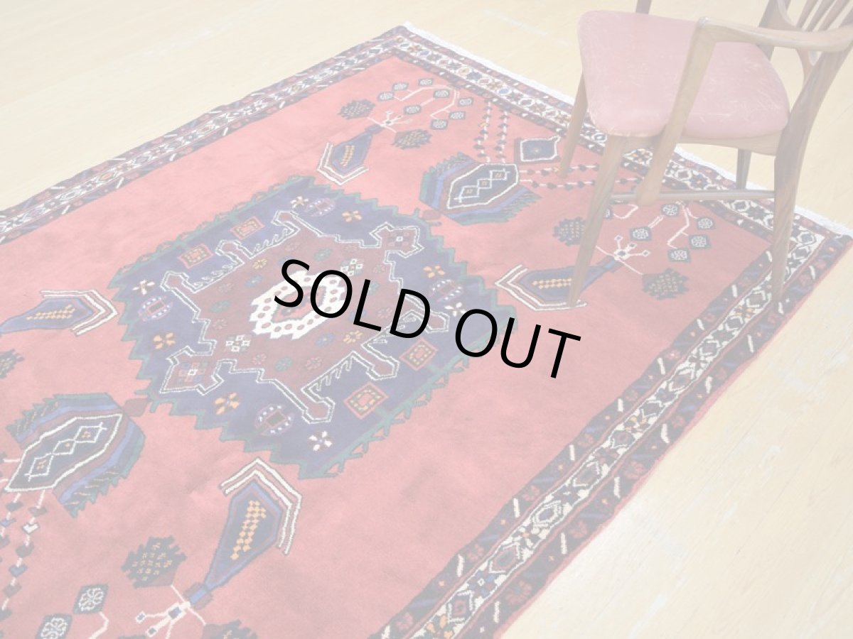 画像8: 美品 ペルシャ 絨毯 シールジャーン 縦2.1m 3.3㎡ 3帖 リビング ダイニング 2〜3人掛けソファ サイズ 210 x 158 cm E103 天然 ウール 手織り ハンドメイド トライバル ラグ 部族絨毯 マット カーペット 赤 民族柄 ギャッベ(ギャベ)をお探しの方にもお勧めです a-E103-210158h034 (8)