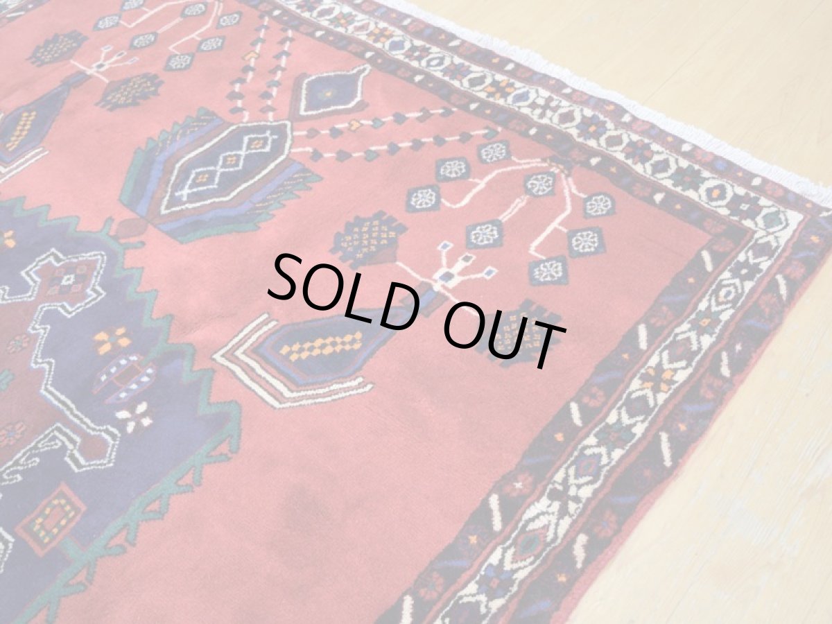 画像9: 美品 ペルシャ 絨毯 シールジャーン 縦2.1m 3.3㎡ 3帖 リビング ダイニング 2〜3人掛けソファ サイズ 210 x 158 cm E103 天然 ウール 手織り ハンドメイド トライバル ラグ 部族絨毯 マット カーペット 赤 民族柄 ギャッベ(ギャベ)をお探しの方にもお勧めです a-E103-210158h034 (9)