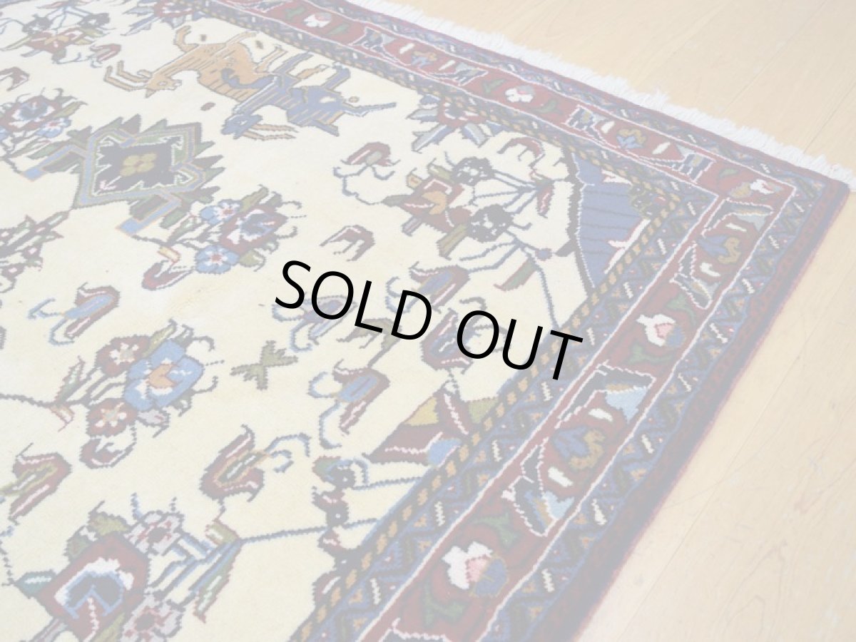 画像9: 新品 ペルシャ 絨毯 シールジャーン 縦1.9m 2.7㎡ 2〜3帖 リビング ダイニング 2人掛けソファ サイズ 190 x 138 cm E116 天然 ウール 手織り ハンドメイド トライバル ラグ 部族絨毯 マット カーペット 遊牧民のモチーフ 動物 鹿 模様 民族柄 ギャッベ(ギャベ)をお探しの方にもお勧めです (9)