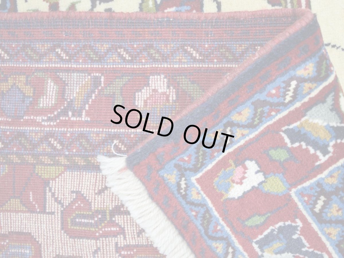 画像15: 新品 ペルシャ 絨毯 シールジャーン 縦1.9m 2.7㎡ 2〜3帖 リビング ダイニング 2人掛けソファ サイズ 190 x 138 cm E116 天然 ウール 手織り ハンドメイド トライバル ラグ 部族絨毯 マット カーペット 遊牧民のモチーフ 動物 鹿 模様 民族柄 ギャッベ(ギャベ)をお探しの方にもお勧めです (15)