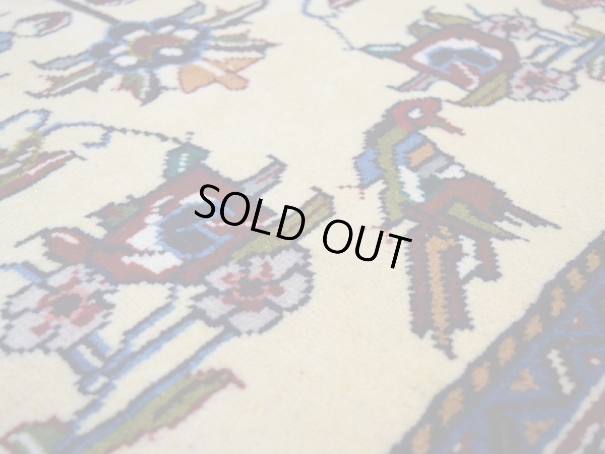 画像12: 新品 ペルシャ 絨毯 シールジャーン 縦1.9m 2.7㎡ 2〜3帖 リビング ダイニング 2人掛けソファ サイズ 190 x 138 cm E116 天然 ウール 手織り ハンドメイド トライバル ラグ 部族絨毯 マット カーペット 遊牧民のモチーフ 動物 鹿 模様 民族柄 ギャッベ(ギャベ)をお探しの方にもお勧めです (12)