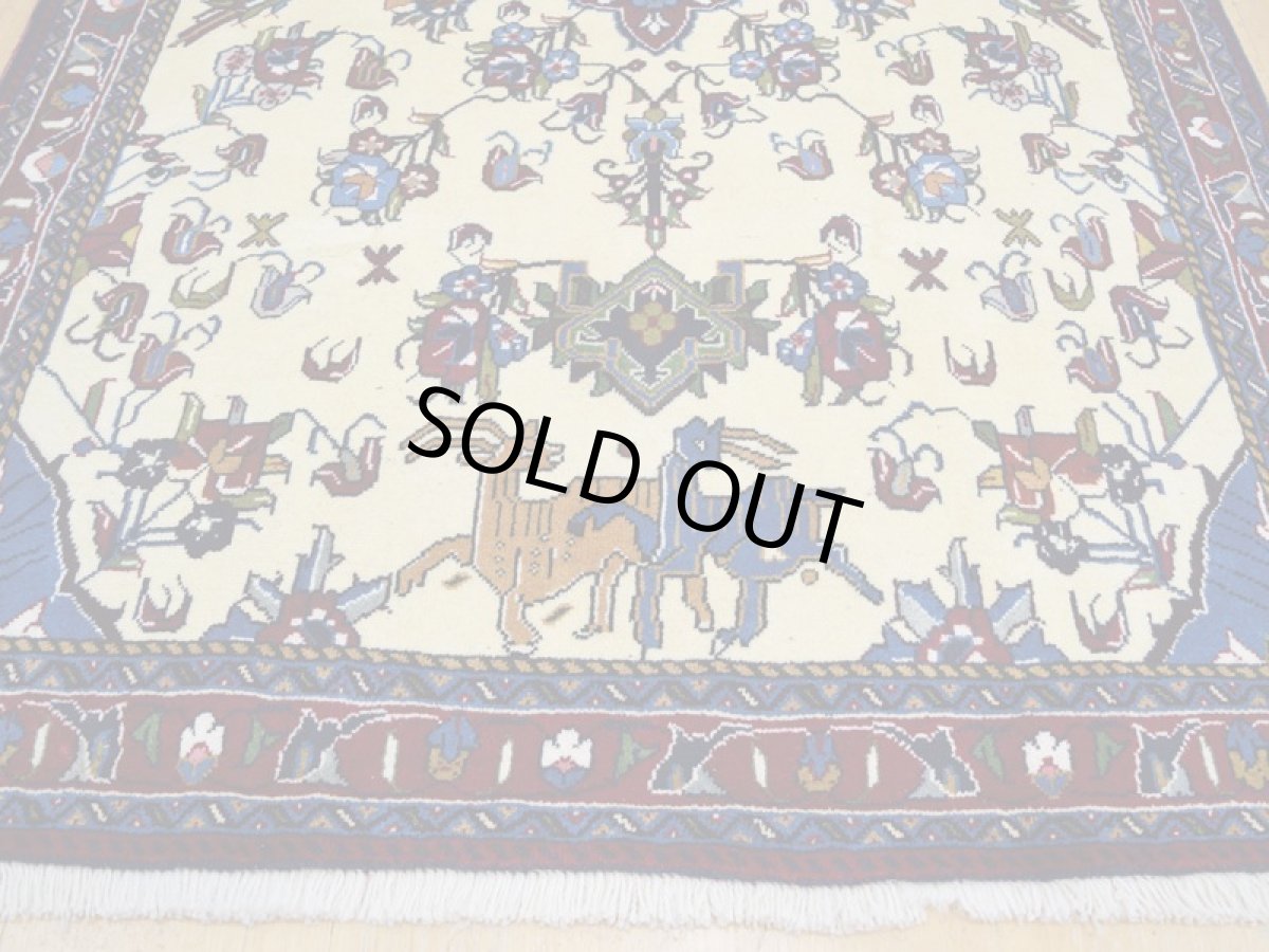 画像6: 新品 ペルシャ 絨毯 シールジャーン 縦1.9m 2.7㎡ 2〜3帖 リビング ダイニング 2人掛けソファ サイズ 190 x 138 cm E116 天然 ウール 手織り ハンドメイド トライバル ラグ 部族絨毯 マット カーペット 遊牧民のモチーフ 動物 鹿 模様 民族柄 ギャッベ(ギャベ)をお探しの方にもお勧めです (6)