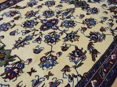 画像10: 新品 ペルシャ 絨毯 シールジャーン 縦1.9m 2.7㎡ 2〜3帖 リビング ダイニング 2人掛けソファ サイズ 190 x 138 cm E116 天然 ウール 手織り ハンドメイド トライバル ラグ 部族絨毯 マット カーペット 遊牧民のモチーフ 動物 鹿 模様 民族柄 ギャッベ(ギャベ)をお探しの方にもお勧めです (10)