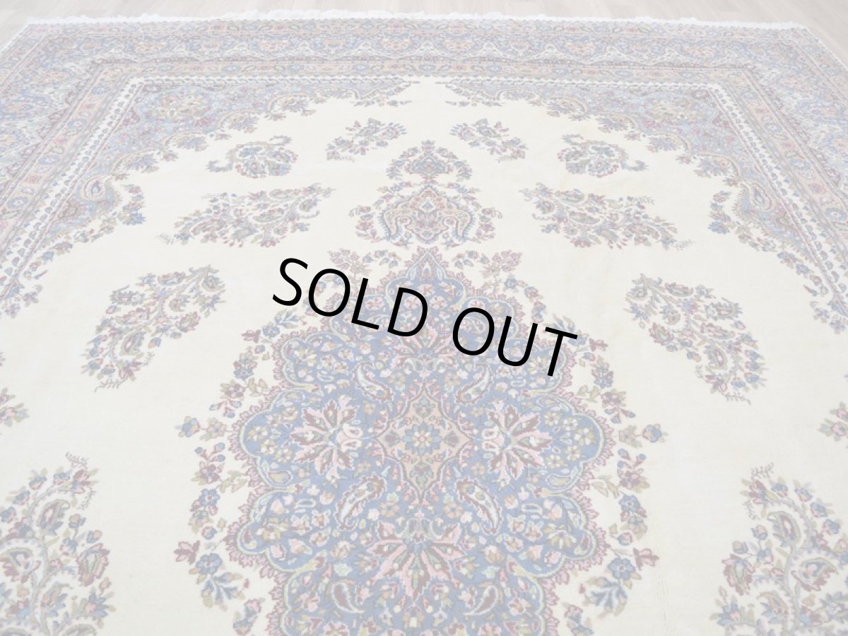 画像8: 美品 ペルシャ 絨毯 ケルマン 産 縦3.7m 10.2㎡ 8〜10帖 リビング ダイニング 客室 3人掛け コーナーソファ 大判 サイズ 368 x 278 cm No.338 天然 ウール 手織り ハンドメイド ラグ マット カーペット 大きなお部屋に (8)