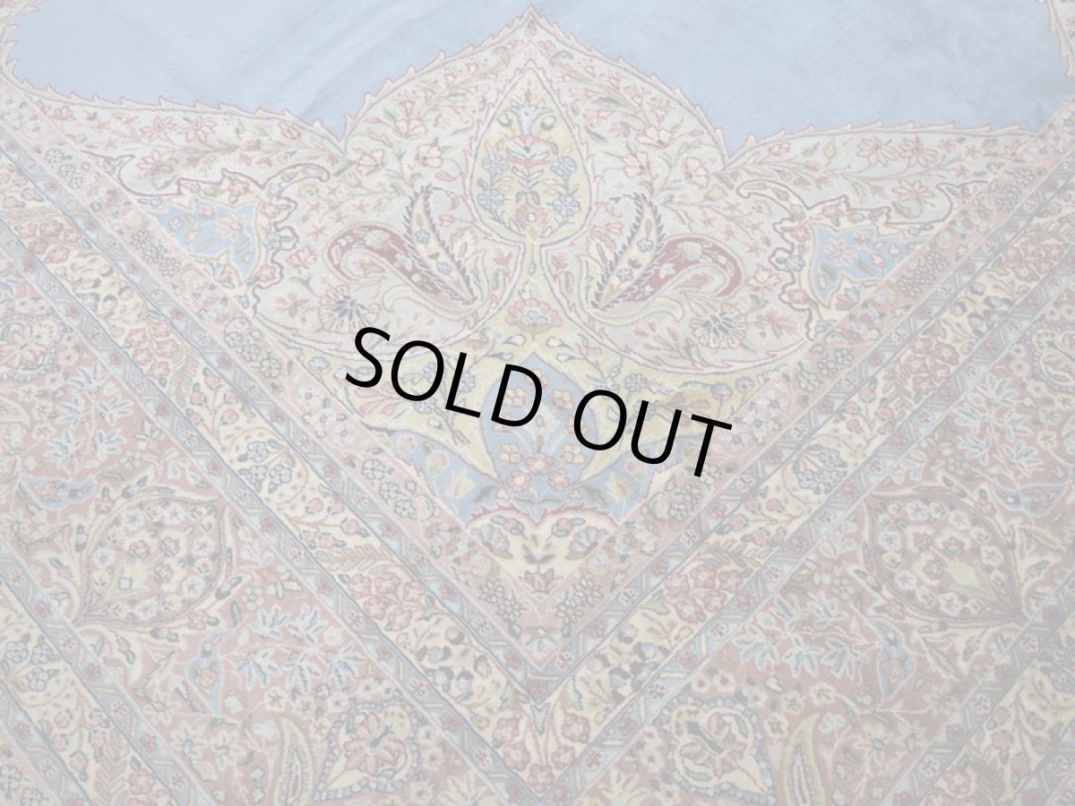 画像12: 美品 経年80年程度 ペルシャ 絨毯 ケルマン 産 工房名入(アジダリ) 縦5m 17㎡ 12帖以上 リビング ダイニング 客室 大判 サイズ 498 x 343 cm No.337 天然 草木染 ウール 手織り ハンドメイド ラグ マット カーペット エメラルドグリーン アンティーク 大きなお部屋に b-337-498343s0005 (12)