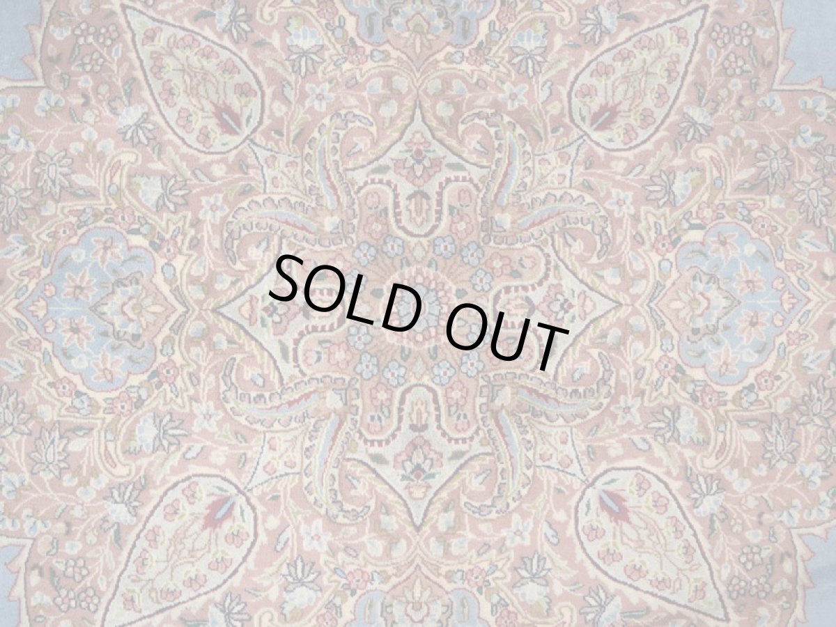 画像9: 美品 経年80年程度 ペルシャ 絨毯 ケルマン 産 工房名入(アジダリ) 縦5m 17㎡ 12帖以上 リビング ダイニング 客室 大判 サイズ 498 x 343 cm No.337 天然 草木染 ウール 手織り ハンドメイド ラグ マット カーペット エメラルドグリーン アンティーク 大きなお部屋に b-337-498343s0005 (9)