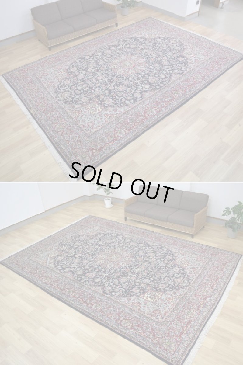 画像2: 美品 経年50年以上程度 ペルシャ 絨毯 ケルマン 産 工房名入(ラシード=ファッロヒー) 縦3.8m 10㎡ 10帖 リビング ダイニング 客室 大判 サイズ 377 x 257 cm No.343 天然 草木染 ウール 手織り ハンドメイド ラグ マット カーペット ダークネイビー 大きなお部屋に 中古品に抵抗のある方にもおすすめです。 a-343-377257s0051-0591 (2)