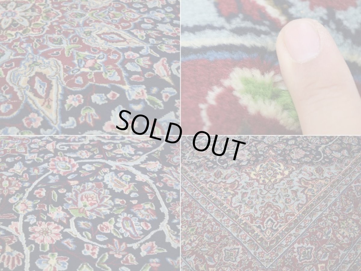 画像16: 美品 経年50年以上程度 ペルシャ 絨毯 ケルマン 産 工房名入(ラシード=ファッロヒー) 縦3.8m 10㎡ 10帖 リビング ダイニング 客室 大判 サイズ 377 x 257 cm No.343 天然 草木染 ウール 手織り ハンドメイド ラグ マット カーペット ダークネイビー 大きなお部屋に 中古品に抵抗のある方にもおすすめです。 a-343-377257s0051-0591 (16)