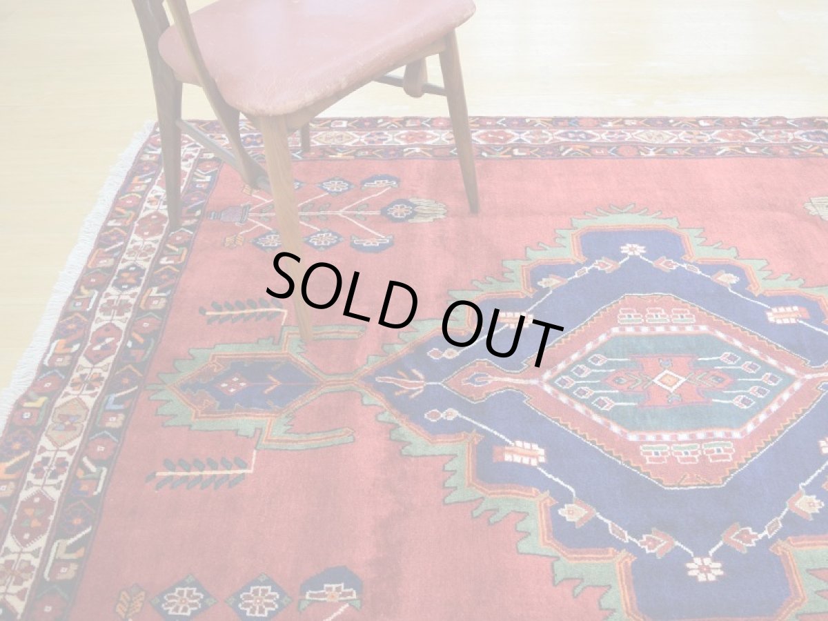 画像2: 美品 ペルシャ 絨毯 シールジャーン 縦2.2m 3.7㎡ 3帖 リビング ダイニング 2〜3人掛けソファ サイズ 218 x 168 cm E140 天然 ウール 手織り ハンドメイド トライバル ラグ 部族絨毯 マット カーペット 赤 民族柄 ギャッベ(ギャベ)をお探しの方にもお勧めです a-E140-218168h064 (2)