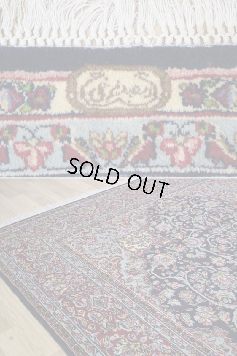 画像8: 美品 経年50年以上程度 ペルシャ 絨毯 ケルマン 産 工房名入(ラシード=ファッロヒー) 縦3.8m 10㎡ 10帖 リビング ダイニング 客室 大判 サイズ 377 x 257 cm No.343 天然 草木染 ウール 手織り ハンドメイド ラグ マット カーペット ダークネイビー 大きなお部屋に 中古品に抵抗のある方にもおすすめです。 a-343-377257s0051-0591 (8)