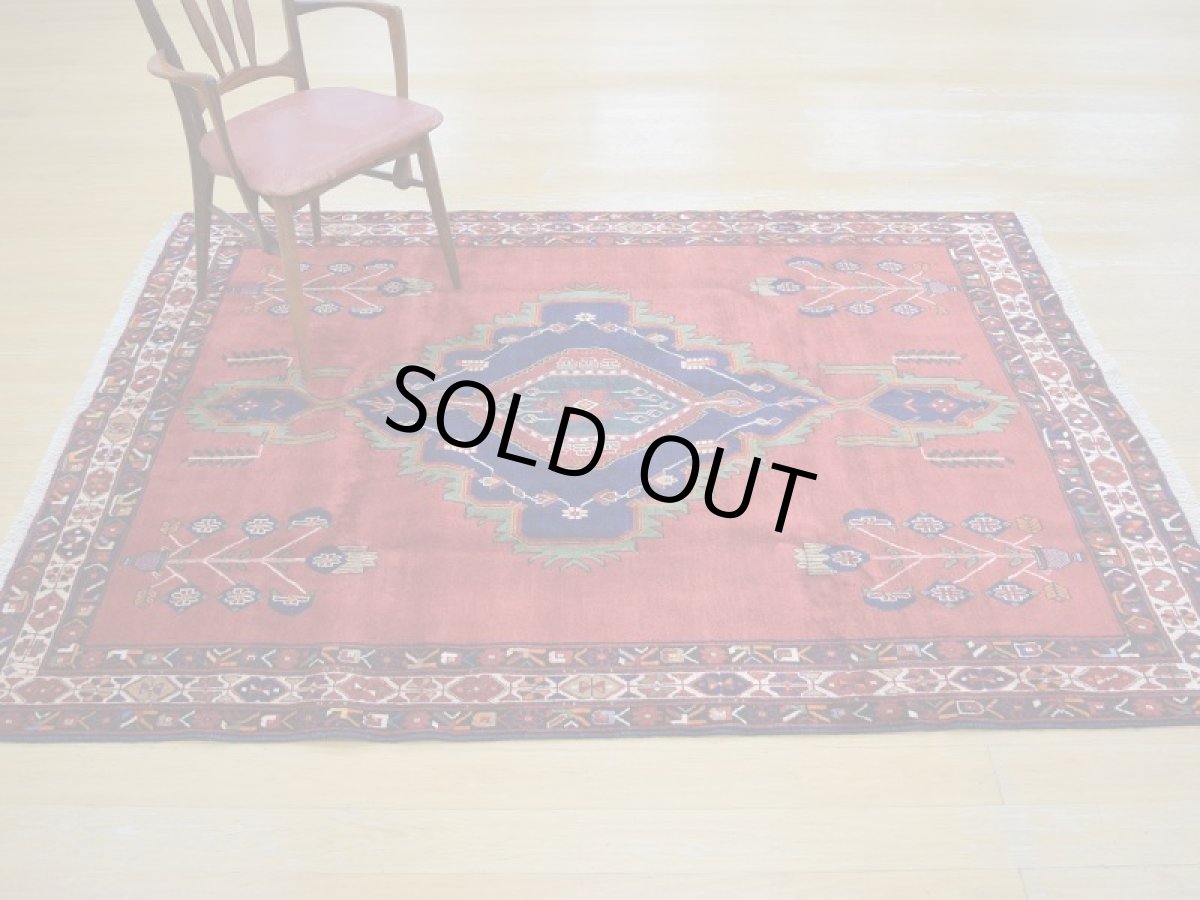 画像3: 美品 ペルシャ 絨毯 シールジャーン 縦2.2m 3.7㎡ 3帖 リビング ダイニング 2〜3人掛けソファ サイズ 218 x 168 cm E140 天然 ウール 手織り ハンドメイド トライバル ラグ 部族絨毯 マット カーペット 赤 民族柄 ギャッベ(ギャベ)をお探しの方にもお勧めです a-E140-218168h064 (3)