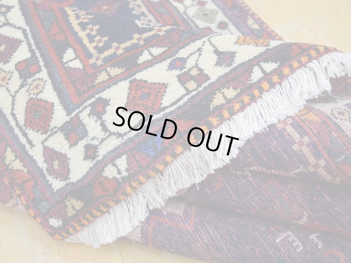 画像13: 良品 ペルシャ 絨毯 シールジャーン 縦2.4m 4㎡ 3帖〜 リビング ダイニング 3人掛けソファ サイズ 235 x 167 cm E117 天然 ウール 手織り ハンドメイド トライバル ラグ 部族絨毯 マット カーペット 動物 柄 幾何学模様 民族柄 ギャッベ(ギャベ)をお探しの方にもお勧めです b-E117-235167h074p (13)