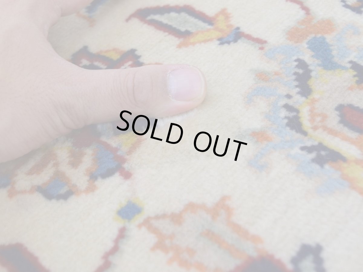 画像11: 美品 ペルシャ 絨毯 カシャーン 縦3.7m 横2.5m 9㎡ 〜10帖 リビング ダイニング 3人掛けソファ コーナーソファ 大判 サイズ 368 x 245 cm No.352 天然 コルクウール 手織り トライバル ラグ 敷物 マット カーペット 総柄 ヴィンテージ ビンテージ 大きなお部屋に 中古品に抵抗のある方にもおすすめです。 a-352-368245s038-9701 (11)