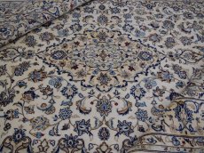 画像1: 美品 ペルシャ 絨毯 カシャーン 縦3.5m 横2.5m 9㎡ 6帖 リビング ダイニング 3人掛けソファ コーナーソファ 大判 サイズ 348 x 251 cm No.350 天然 ウール 手織り トライバル ラグ 敷物 マット カーペット メダリオン ヴィンテージ ビンテージ 大きなお部屋に 中古品に抵抗のある方にもおすすめです a-350-348251s007-019 (1)