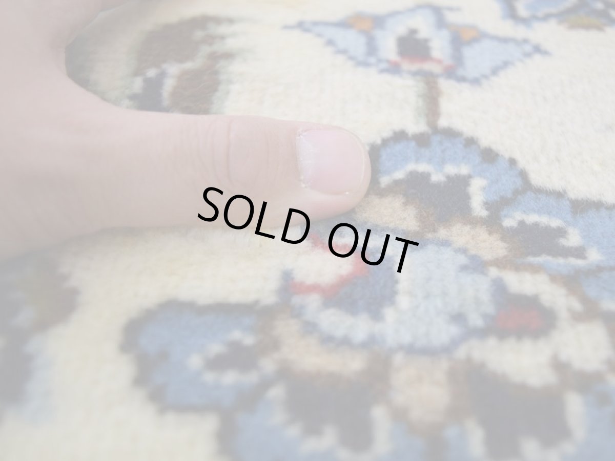 画像10: 美品 ペルシャ 絨毯 カシャーン 縦4m 横3m 12㎡ 10帖 リビング ダイニング 3人掛けソファ コーナーソファ 大判 サイズ 405 x 302 cm No.408 天然 ウール 手織り トライバル ラグ 敷物 マット カーペット メダリオン ヴィンテージ ビンテージ 大きなお部屋に 中古品に抵抗のある方にもおすすめです。 a-408-405302s038-9701 (10)