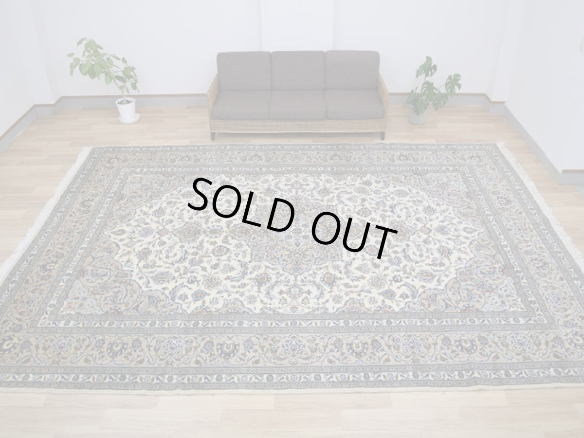 画像2: 美品 ペルシャ 絨毯 カシャーン 縦4m 横3m 12㎡ 10帖 リビング ダイニング 3人掛けソファ コーナーソファ 大判 サイズ 405 x 302 cm No.408 天然 ウール 手織り トライバル ラグ 敷物 マット カーペット メダリオン ヴィンテージ ビンテージ 大きなお部屋に 中古品に抵抗のある方にもおすすめです。 a-408-405302s038-9701 (2)