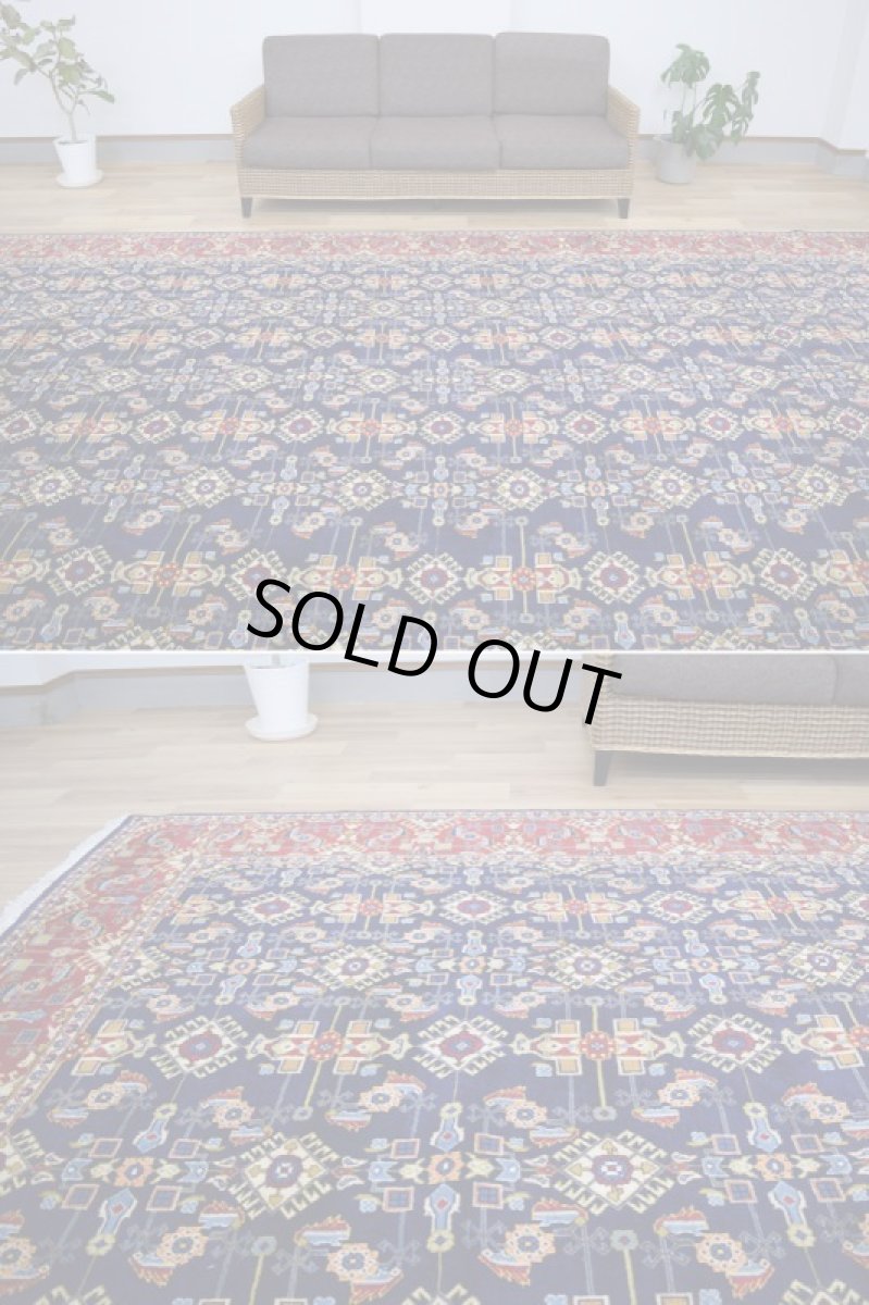 画像4: 良品 ペルシャ 絨毯 ヤズド 縦4m 横3m 12㎡ 10帖 リビング ダイニング 3人掛けソファ コーナーソファ 大判 サイズ 410 x 295 cm No.F128 天然 肉厚 ウール 手織り トライバル ラグ 敷物 マット カーペット 総柄 ヴィンテージ ビンテージ ネイビー 大きなお部屋に (4)