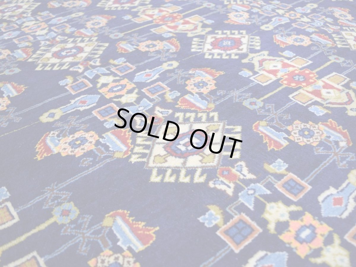 画像11: 良品 ペルシャ 絨毯 ヤズド 縦4m 横3m 12㎡ 10帖 リビング ダイニング 3人掛けソファ コーナーソファ 大判 サイズ 410 x 295 cm No.F128 天然 肉厚 ウール 手織り トライバル ラグ 敷物 マット カーペット 総柄 ヴィンテージ ビンテージ ネイビー 大きなお部屋に (11)