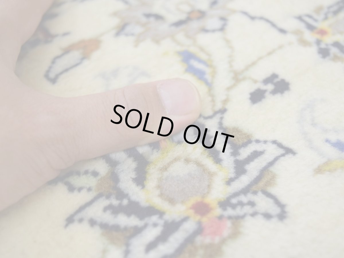 画像20: 美品 ペルシャ 絨毯 カシャーン 縦3m 横2m 6㎡ 〜6帖程度 リビング ダイニング 3人掛けソファ コーナーソファ 大判 サイズ 300 x 205 cm No.339 天然 肉厚 ウール 手織り トライバル ラグ 敷物 マット カーペット メダリオン ヴィンテージ ビンテージ 中古品に抵抗のある方にもおすすめです。 a-339-300205s007-019 (20)