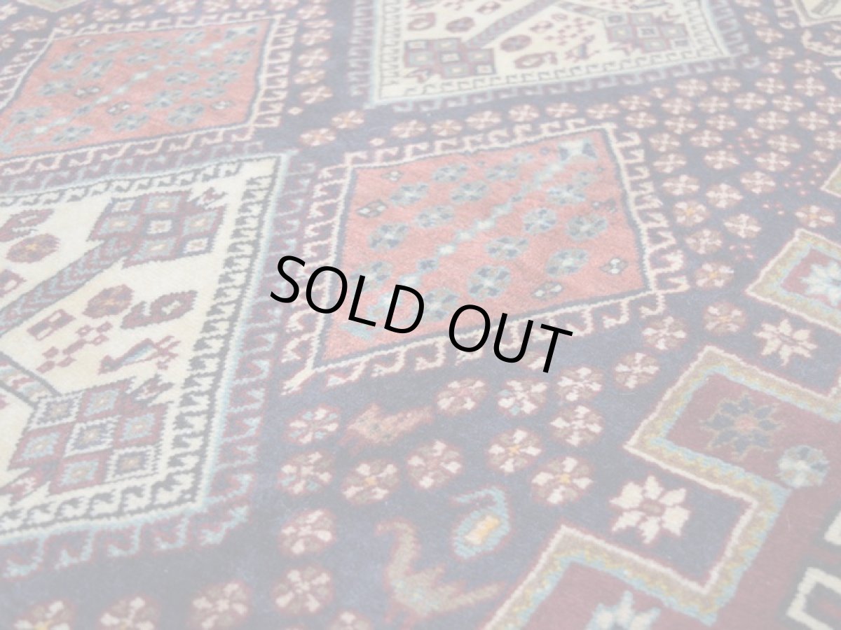 画像11: 良品 ペルシャ 絨毯 シールジャーン 縦1.8m 横1.3m 2.3㎡ 〜2帖 2人掛けソファ センターテーブル ラグ サイズ 175 x 127 cm E136 天然 ウール 手織り ハンドメイド トライバル ラグ 部族絨毯 マット カーペット 動物 柄 幾何学模様 民族柄 ギャッベ(ギャベ)をお探しの方にもお勧めです a-E136-175127h003 (11)