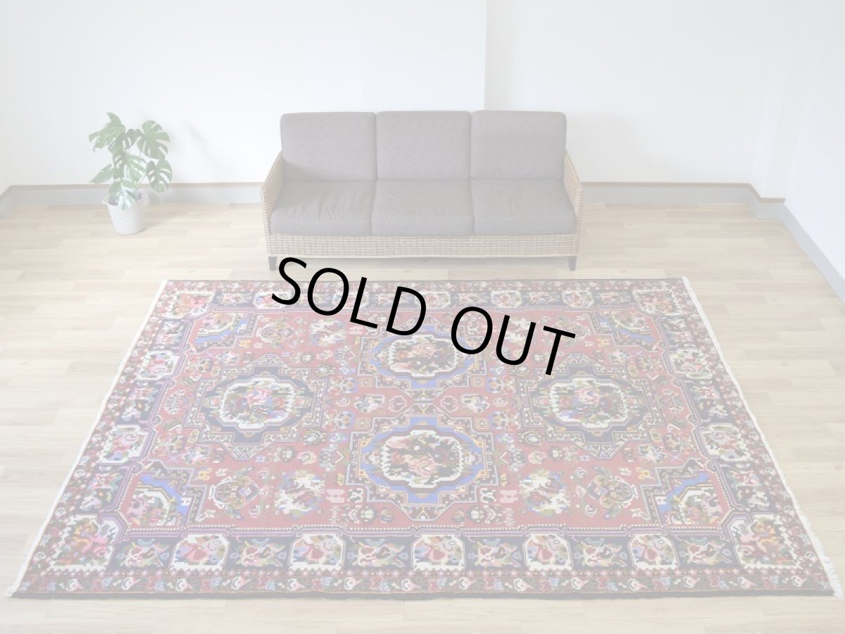 画像2: 良品 ペルシャ 絨毯 バクティヤリ 縦3m 横2.3m 6.5㎡ 〜6帖 リビング ダイニング 3人掛けソファ コーナーソファ 大判 サイズ 292 x 222 cm No.491 天然 ウール 手織り トライバル ラグ 敷物 マット カーペット ゴルパト メダリオン 花柄 ヴィンテージ ビンテージ 中古品に抵抗のある方にもお勧めです。 b-491-292222s005-056 (2)