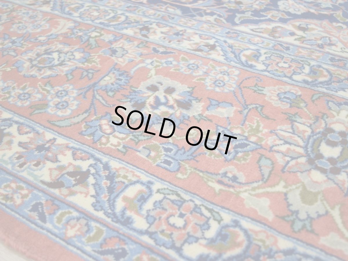 画像12: 極上美品 ペルシャ 絨毯 サルーク産 縦3.7m 横2.6m 10㎡ 〜10帖 リビング ダイニング 客室 大判 サイズ 367 x 255 cm No.518 天然 ウール 手織り ハンドメイド ラグ マット カーペット 淡色 ネイビー オレンジ サーモンピンク 大きなお部屋に 中古品に抵抗のある方にもおすすめです。 s-518-367255s0031-0961 (12)