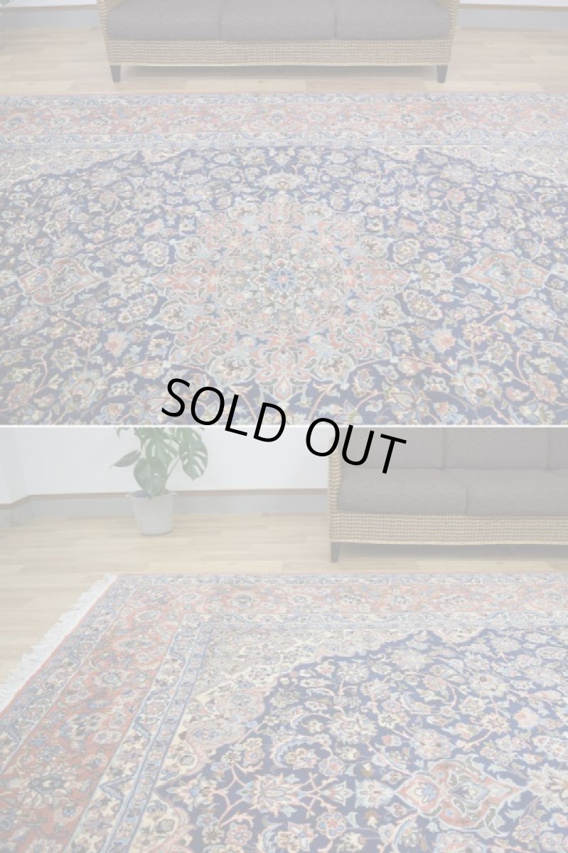 画像3: 極上美品 ペルシャ 絨毯 サルーク産 縦3.7m 横2.6m 10㎡ 〜10帖 リビング ダイニング 客室 大判 サイズ 367 x 255 cm No.518 天然 ウール 手織り ハンドメイド ラグ マット カーペット 淡色 ネイビー オレンジ サーモンピンク 大きなお部屋に 中古品に抵抗のある方にもおすすめです。 s-518-367255s0031-0961 (3)